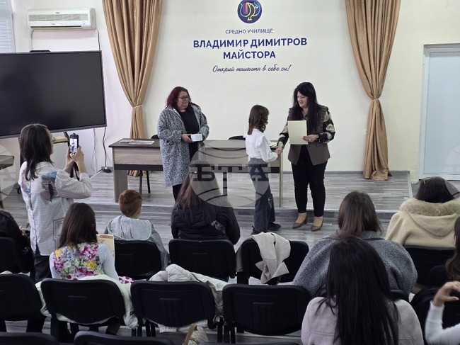 Началникът на Регионалното управление по образование в Кърджали отличи класиралите се за националното състезание „Лаборатория за изкуство“