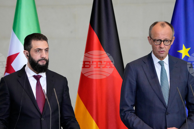 Сирийските бежанци могат да имат важна роля във възстановяването на страната си, заяви Мерц