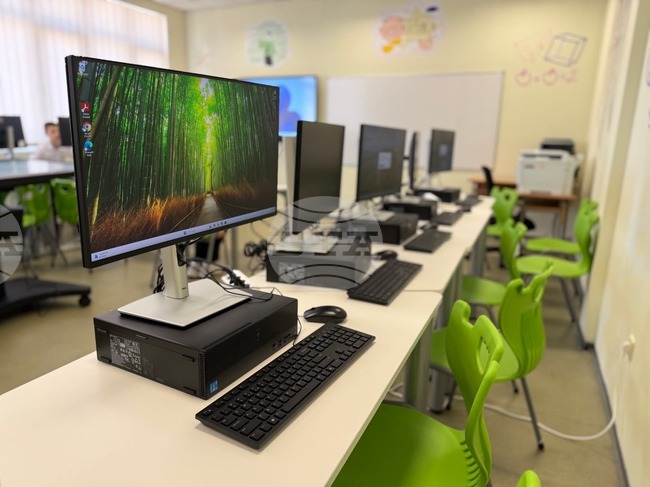 Първо основно училище „Кочо Мавродиев“ в Петрич беше открит STEM център