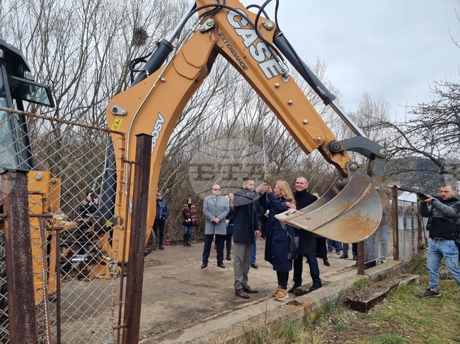 Започна модернизацията на тягова подстанция в Перник, която е част от жп линията София - Кулата