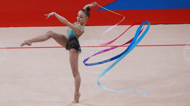 Стилияна Николова и Ева Брезалиева показаха съчетанията си с бухалки и с лента на Световната купа по художествена гимнастика в Баку