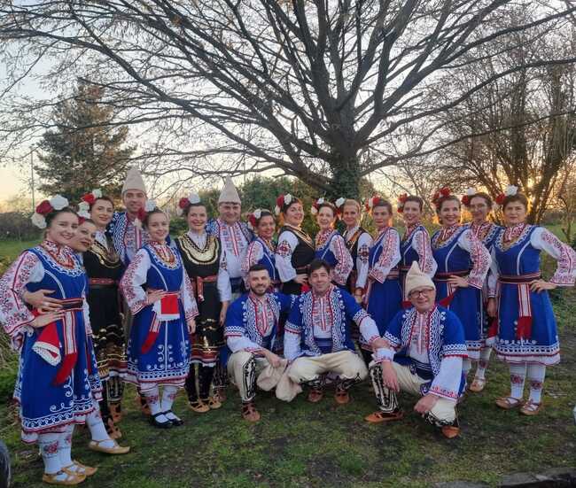 С танца „Задявка на мегдана“ ще се представим в Мюнхен, каза пред БТА ръководителят на формация „Гергьовден“ в Барселона Венцислав Ангелов