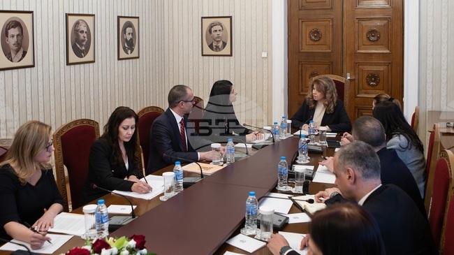 За по-високи резултати от дейността на КЗП и НАП е необходимо разширяване на техните правомощия, стана известно на среща в президентството 