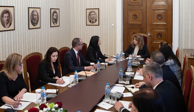 За по-високи резултати от дейността на КЗП и НАП е необходимо разширяване на техните правомощия, стана известно на среща в президентството 