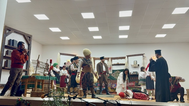 Народно читалище „Гоце Делчев – 2009“: През изминалия уикенд историческото село Червена вода се превърна в притегателен център за стотици родолюбци по време на мащабния Пролетен комитски събор „150 г. – АПРИЛ 1876“