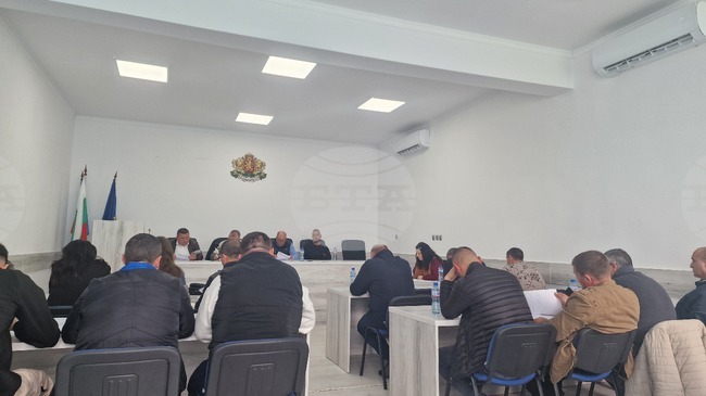 Актуализацията на заплатите на кмета и кметовете на населени места в община Лозница предизвика дебати в Общинския съвет