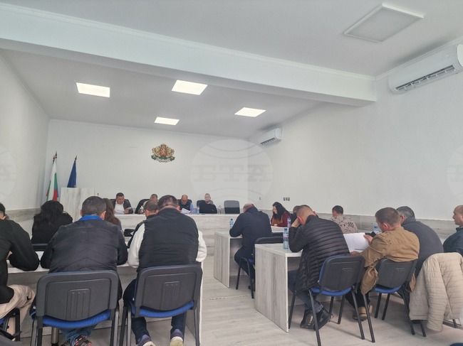 Актуализацията на заплатите на кмета и кметовете на населени места в община Лозница предизвика дебати в Общинския съвет