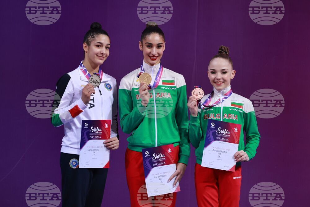 Световна купа по художествена гимнастика - награждаване - бухалки