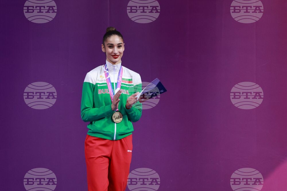 Световна купа по художествена гимнастика - награждаване - бухалки