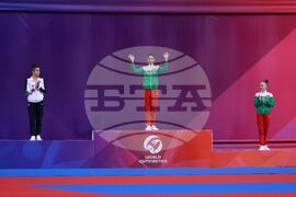 Световна купа по художествена гимнастика - награждаване - бухалки