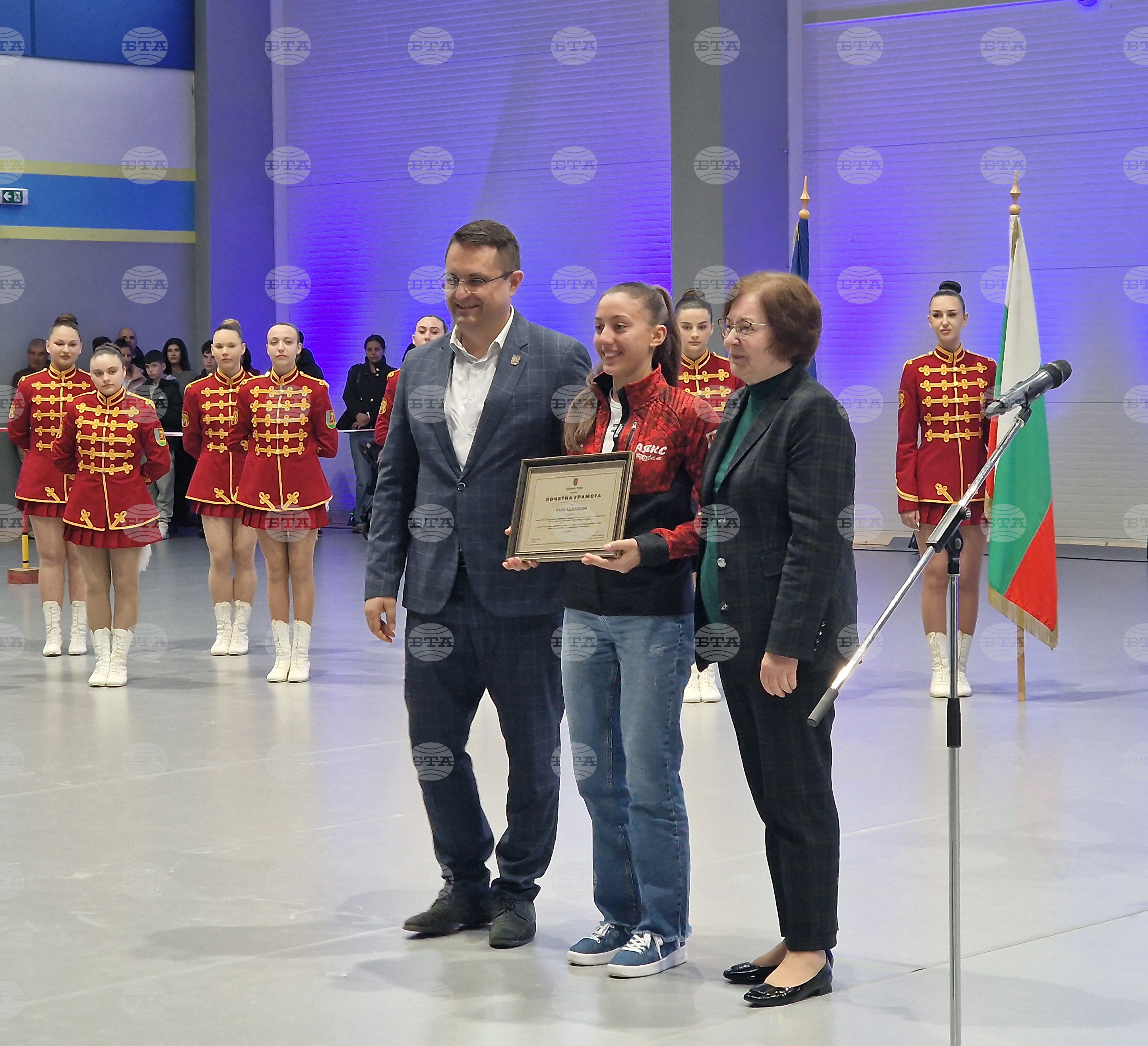 Троян - Лора Христова - посрещане