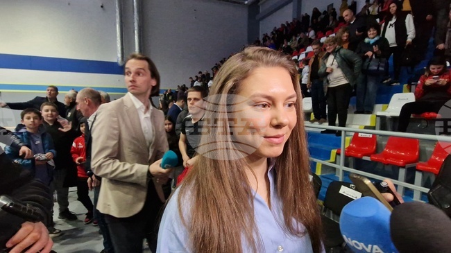 Посрещането в Троян просълзи очите ми повече, отколкото когато стоях на почетната стълбичка и получавах олимпийския си медал, каза Лора Христова