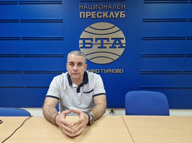 Дворецът на културата и спорта във Велико Търново 40 години е ключов фактор за културния и обществен живот в града, каза Александър Карачолев