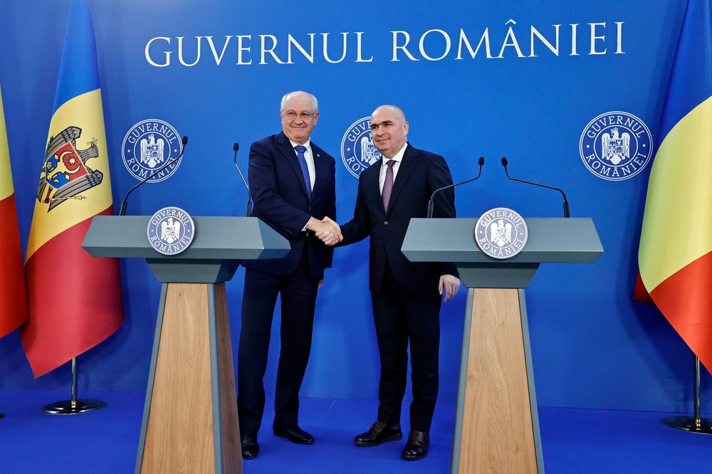 Moldovan Prime Minister Alexandru Munteanu Arrives in Bucharest for Official Visit