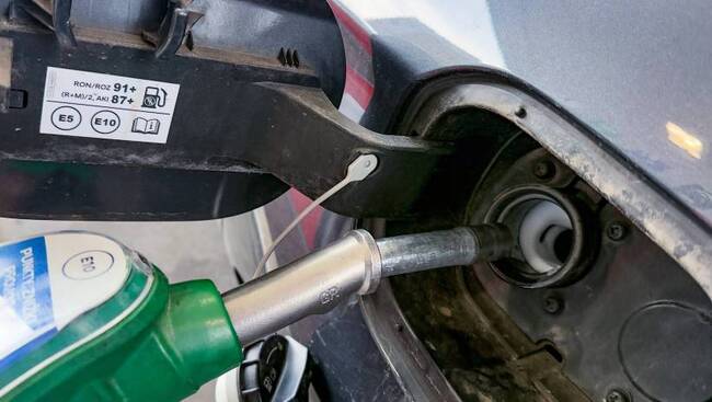 ПАП: От утре в цяла Полша влизат ограниченията на цените на горивата