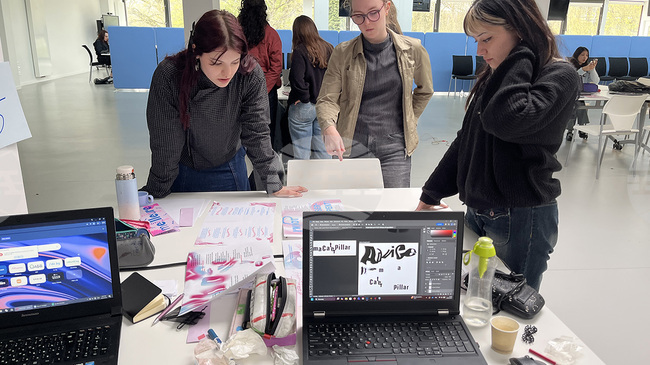 Студенти от специалност „Книга, илюстрация, печатна графика“ участваха в уъркшоп по книжен дизайн със средствата на типографията в Lycée Bréquigny в Рен, Франция