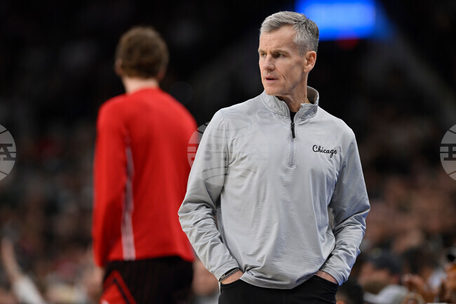 Били Донован напуска треньорския пост в Чикаго Булс