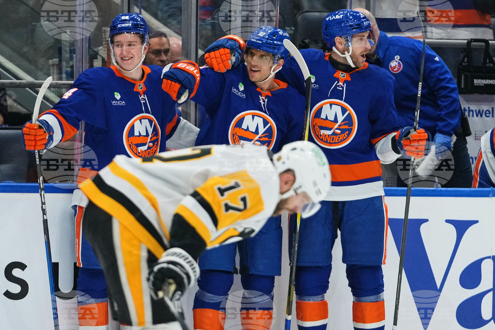 Penguins Islanders Hockey