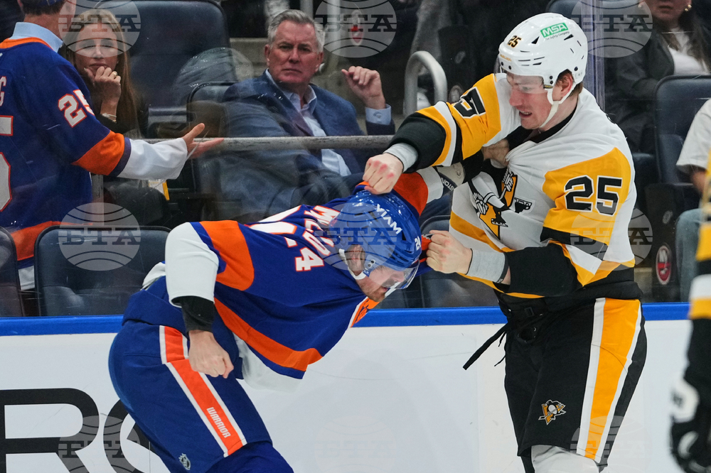 Penguins Islanders Hockey