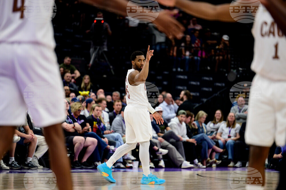 Cavaliers Jazz Basketball