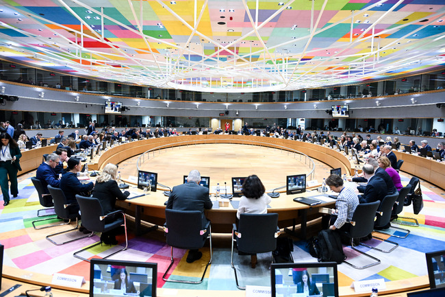 Milk Prices Fall in Bulgaria While Production Costs Rise, Agriculture Minister Says in Brussels