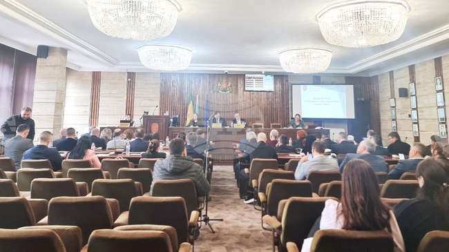 Отчет на Местната комисия за борба срещу противообществените прояви на малолетните и непълнолетните за 2025 г. приеха общинските съветници в Добрич