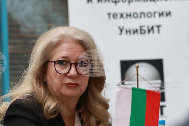 Българите търсят преживявания, култура, природа и разнообразие и все по-често ги намират в България, заяви служебният министър на туризма