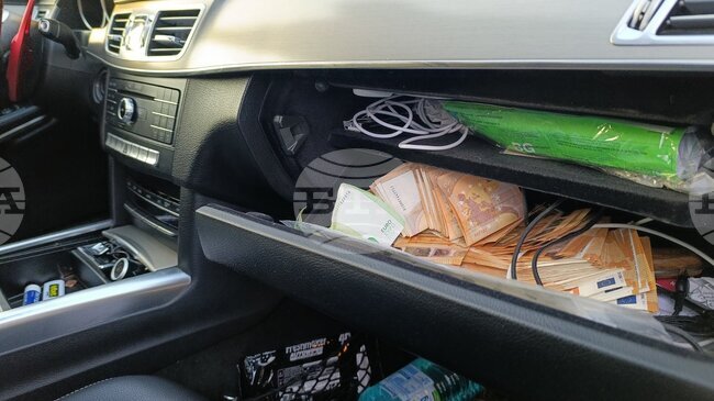 Трима души са задържани при специализирана полицейска операция в община Бяла Слатина