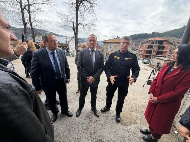 Министър Адемов в Якоруда: Получаваме сигнали за натиск върху избиратели. Тук сме, за да кажем: Бъдете спокойни, не се поддавайте