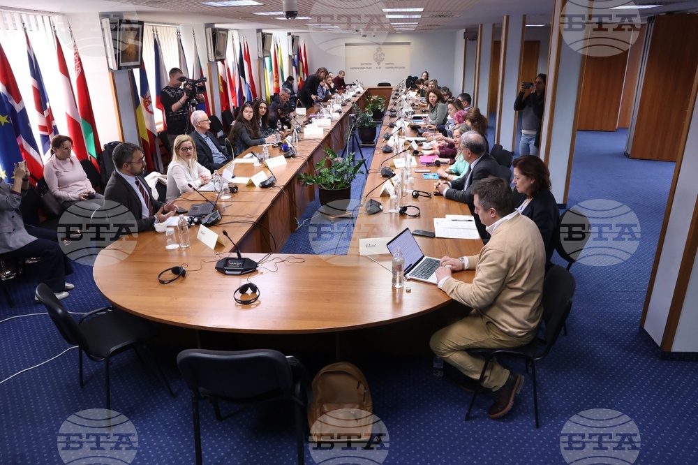 Фондация "БлуЛинк" - „Околна среда, права и деца“ - експертен семинар