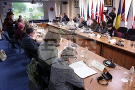 Фондация "БлуЛинк" - „Околна среда, права и деца“ - експертен семинар