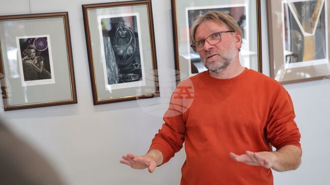 С изложбата "Без посока" в Бургас графикът Христо Керин показва, че изкуството е спасение в трудни моменти