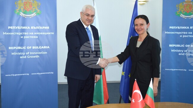 Задълбочаване на двустранните икономически отношения обсъди служебният министър на иновациите Ирена Младенова с турския посланик Мехмет Саит Уянък