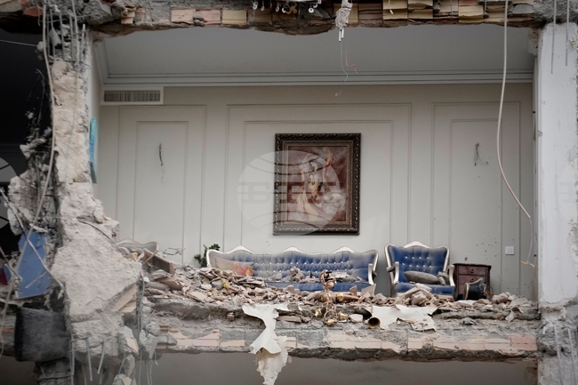 Стената около бившето посолство на САЩ в Техеран понесе щети при въздушен удар