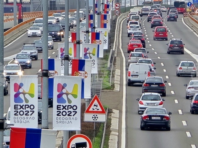 От утре тежкотоварните автомобили могат да влизат в Сърбия само с чрез ТАГ устройство 