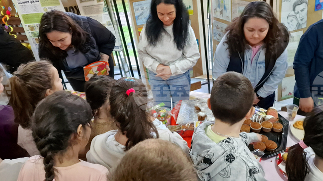 Благотворителен великденски базар направи Второ средно училище „Никола Й. Вапцаров“ в Монтана 