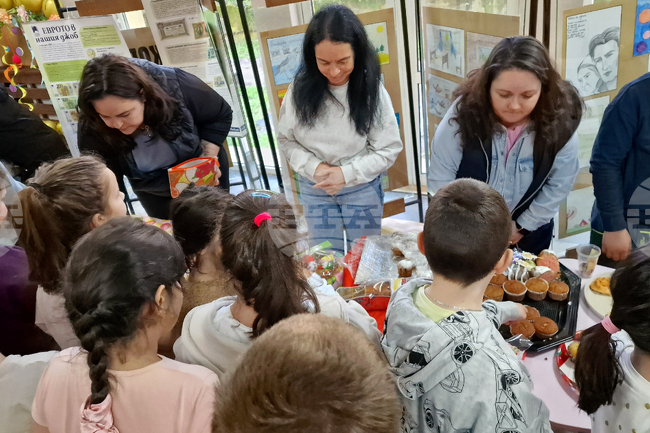 Монтана - Второ училище - благотворителен базар