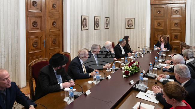 Ще преборим езика на омразата, като възпитаваме децата си в общочовешките ценности, каза президентът Илияна Йотова