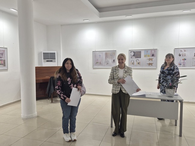 Родителите на 35 новородени деца получиха ваучери за еднократна финансова помощ от Община Казанлък