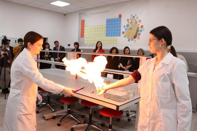 С нов STEM център по биология и химия разполага професионалната гимназия „Христо Ботев” в Попово 