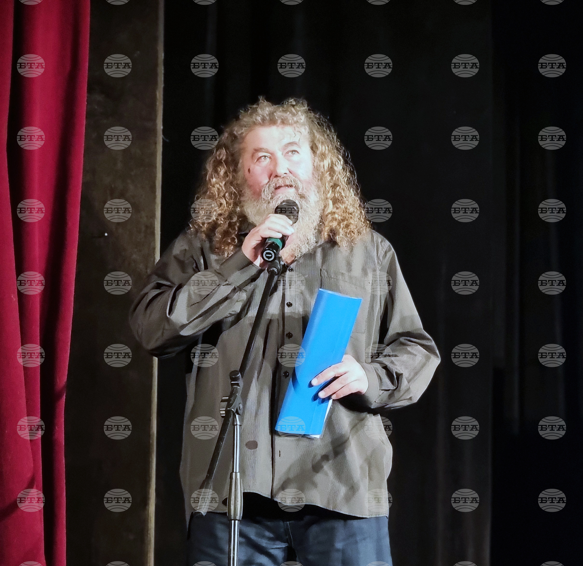 Ямбол - сборник с коледни пиеси „Пак е Коледа” - представяне