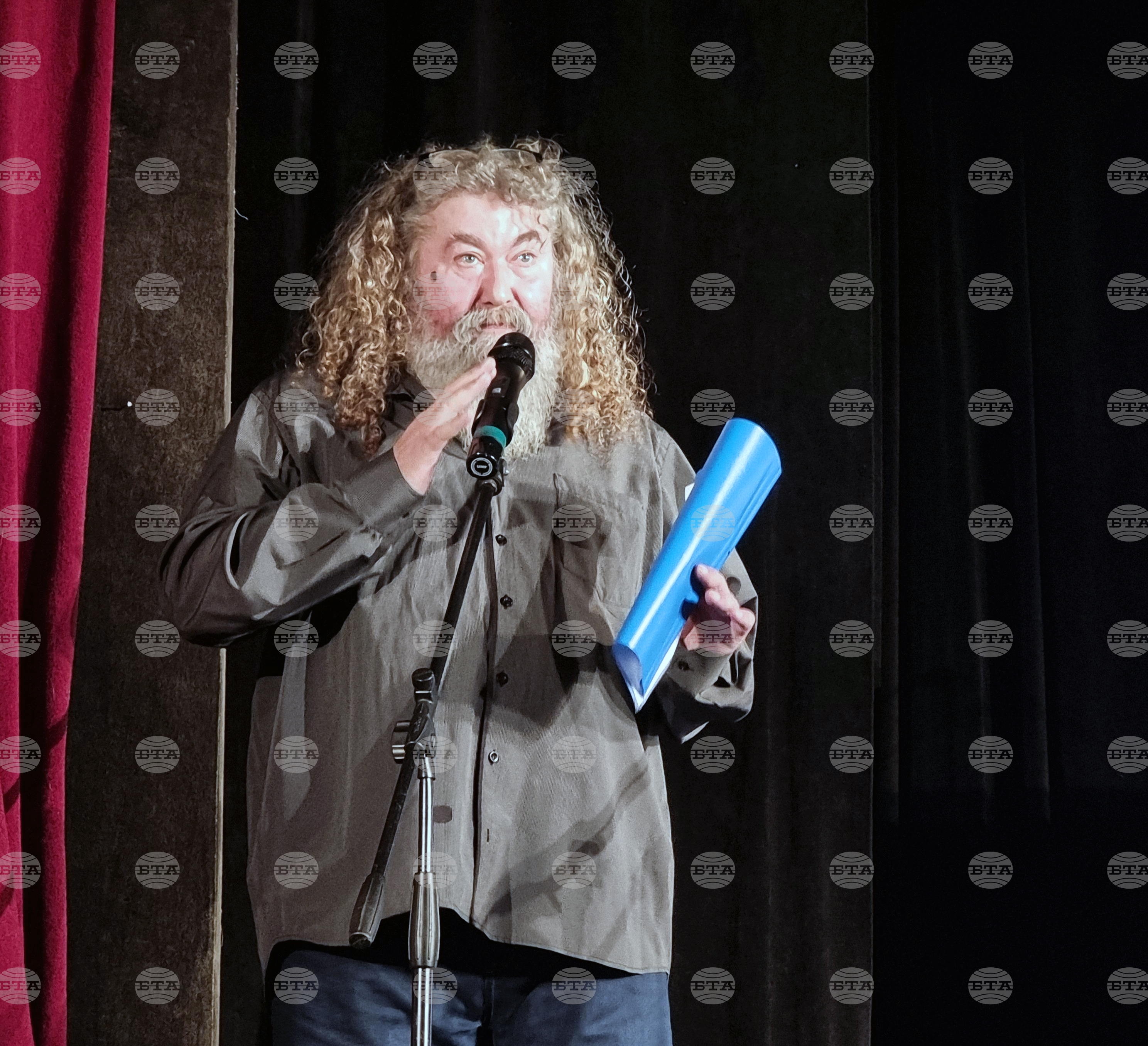 Ямбол - сборник с коледни пиеси „Пак е Коледа” - представяне