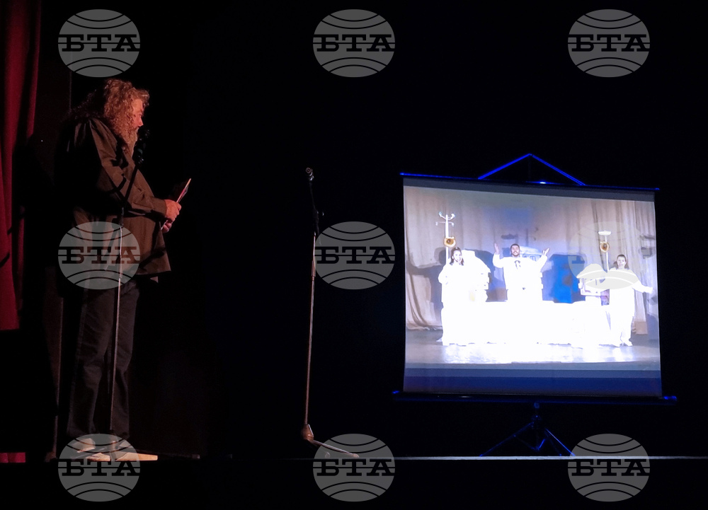 Ямбол - сборник с коледни пиеси „Пак е Коледа” - представяне