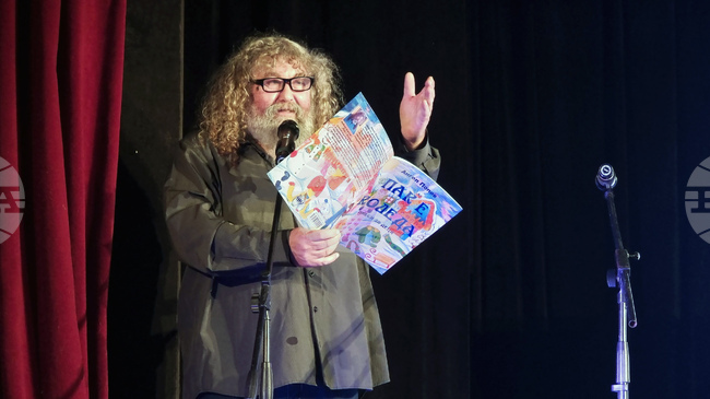 В Куклен театър – Ямбол беше представен сборникът с детски коледни пиеси на режисьора Ангел Попов