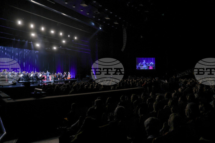 Pop Diva Lili Ivanova Closes National Palace of Culture Anniversary Gala