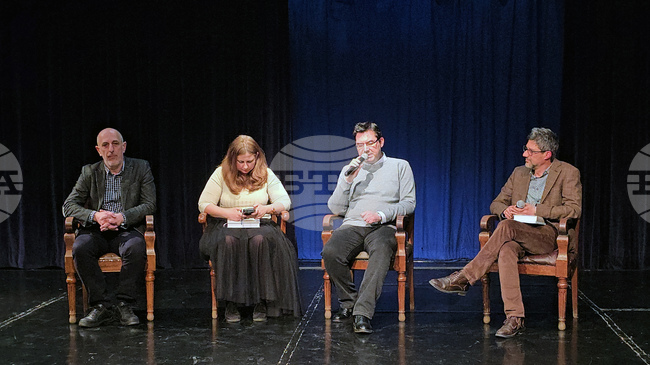 За идейното наследство на проф. Никола Георгиев говориха литературоведи на среща в Софийския университет