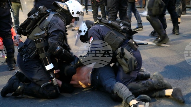 Белградският университет призова за незабавно прекратяване на арестите на студенти