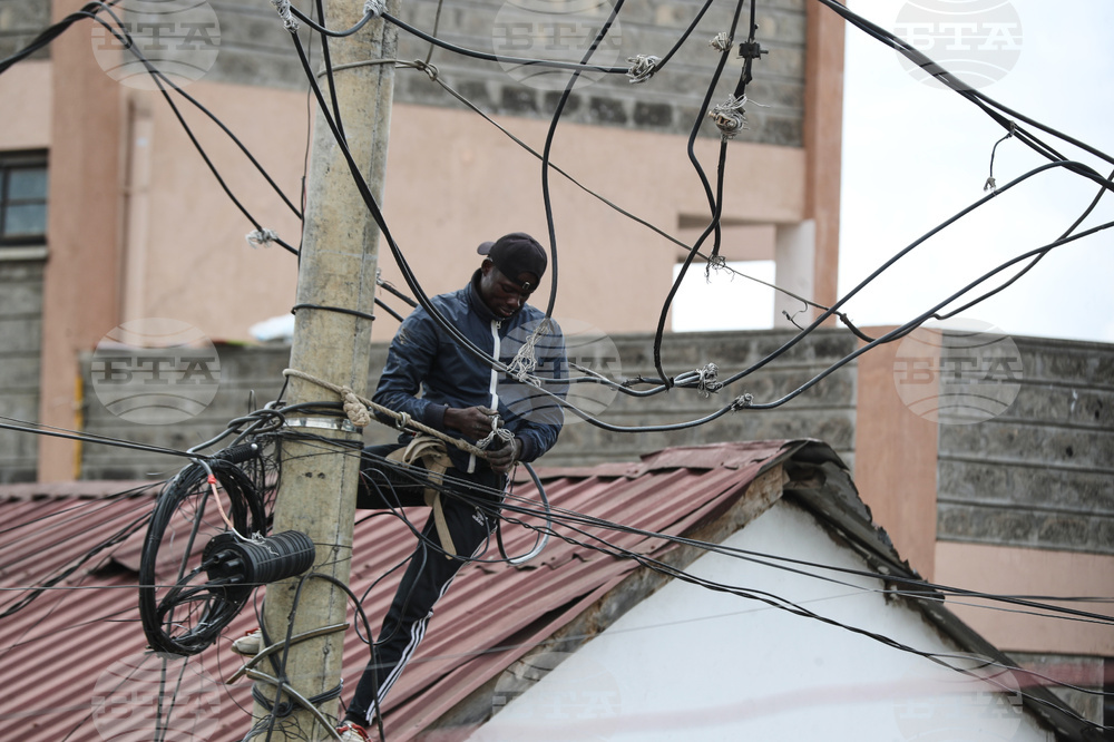 APTOPIX Africa Electrification Funding