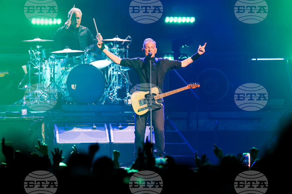 Bruce Springsteen and the E Street Band in Concert - Minneapolis