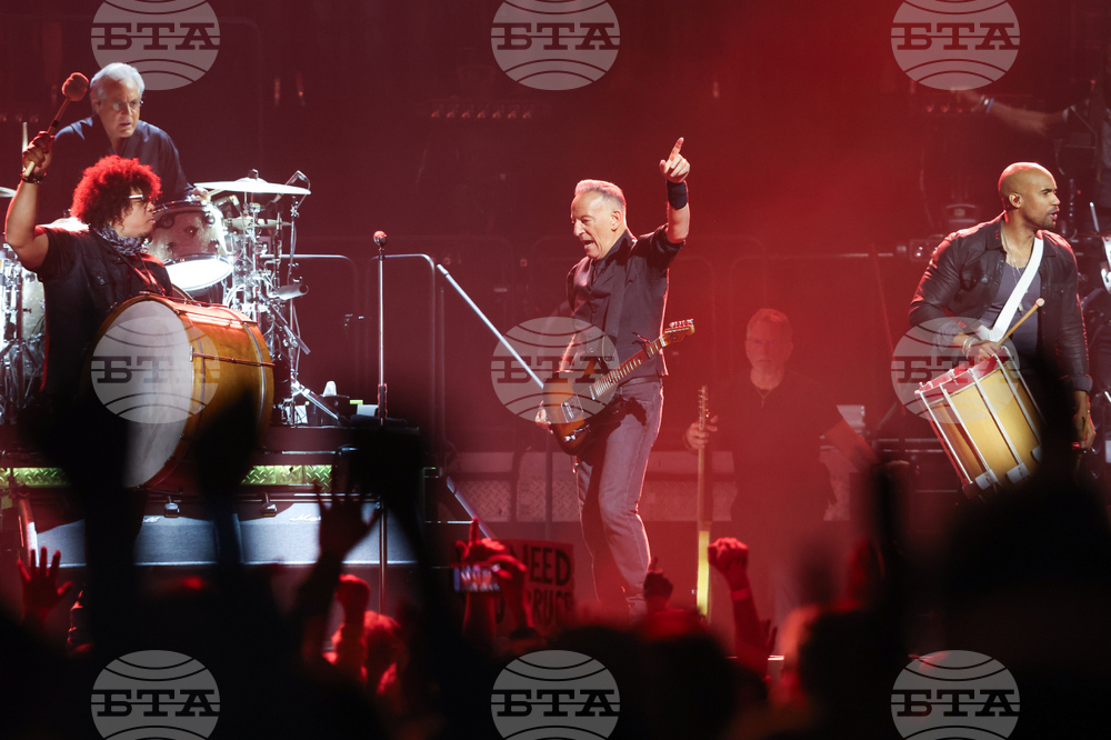 Bruce Springsteen and the E Street Band in Concert - Minneapolis